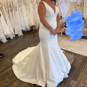 *** SOLD Justin Alexander Wedding Dress - Ivory